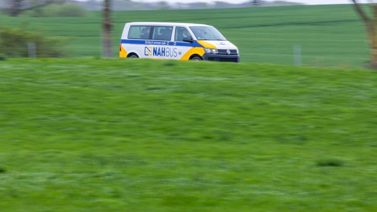 Verzicht auf E-Busse: Elektroantrieb zu teuer: Busse tanken künftig Öko-Diesel