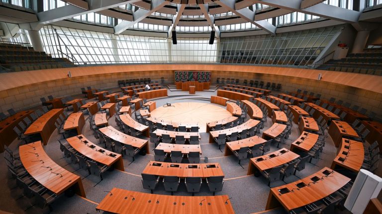 Demokratie lernen: „Landtag macht Schule“ mit 400 Viertklässlern