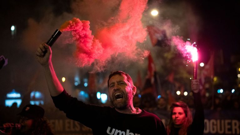 Spanien: Zehntausende demonstrieren in Barcelona gegen hohe Mieten