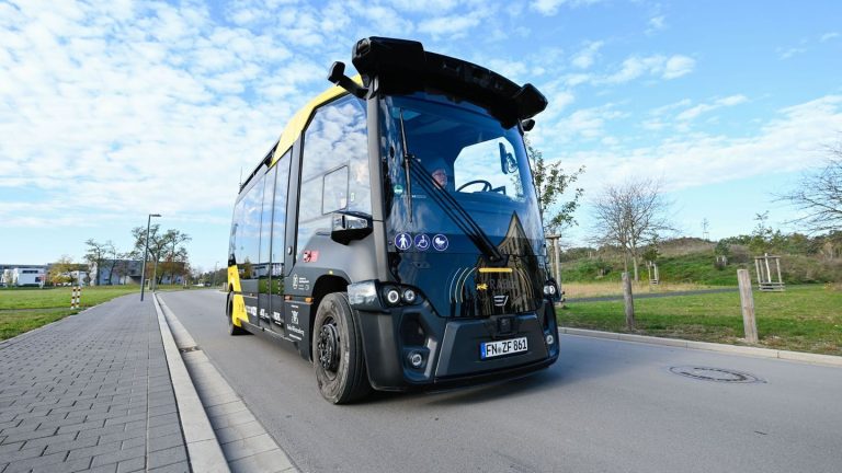 Verkehr: Busse ohne Fahrer: Test wird in Friedrichshafen verlängert