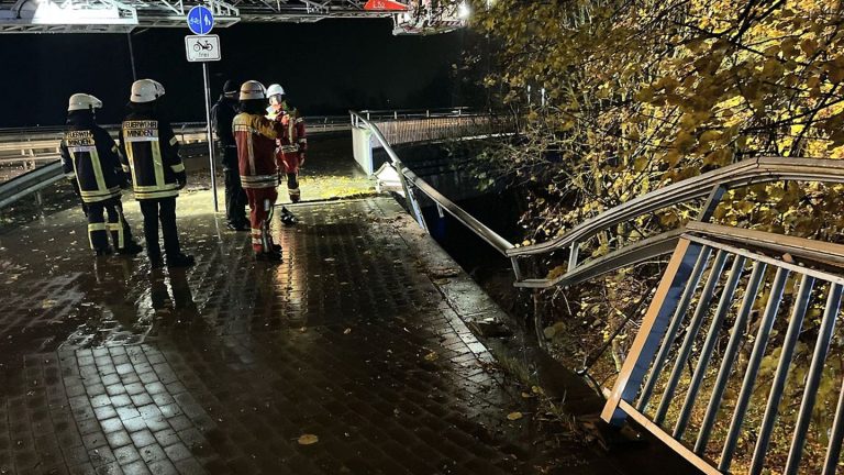 Unfall: Auto durchbricht Brückengeländer – eine Tote, zwei Verletzte