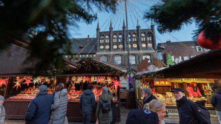 Vorweihnachtszeit: Weihnachtsmärkte in Lübeck mit „Adventsleuchten“ eröffnet