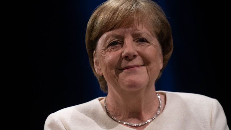 Merkels Memoiren: Bardame und bunte Blazer – der Mensch Angela Merkel