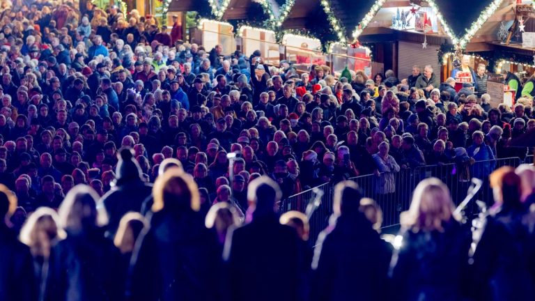 Brauchtum: Adventszauber – Weihnachtsmarkt in Erfurt eröffnet