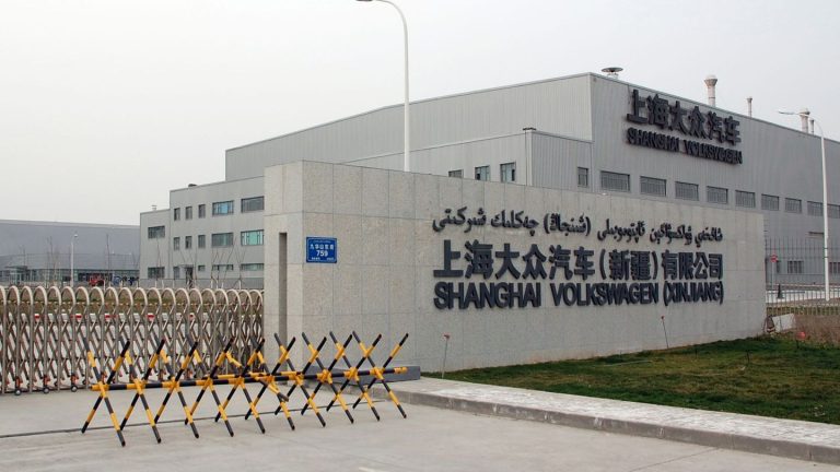 Werk in Uiguren-Provinz: Volkswagen in China verkauft umstrittenes Werk in Xinjiang