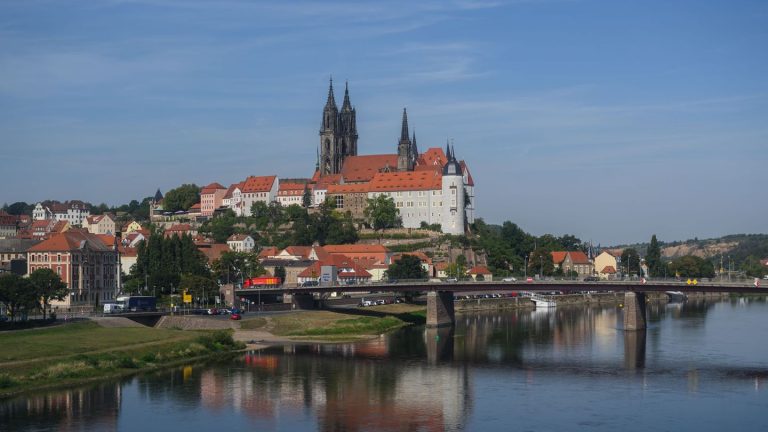 Kunst aus Porzellan: Porzellanbiennale in Meißen zeigt Werke aus elf Ländern