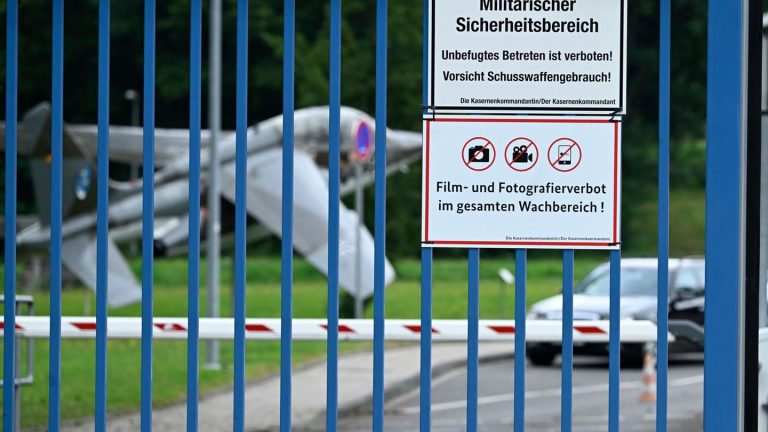 Bundeswehr: Erneut Löcher im Zaun an Luftwaffen-Kaserne in Köln-Wahn