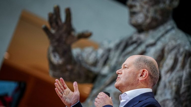 Neuwahl des Bundestags: SPD startet mit Scholz an der Spitze in den Wahlkampf