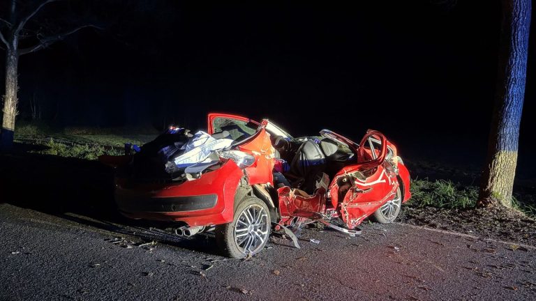 Verkehr: 17-Jähriger stirbt bei Autounfall – drei Schwerverletzte