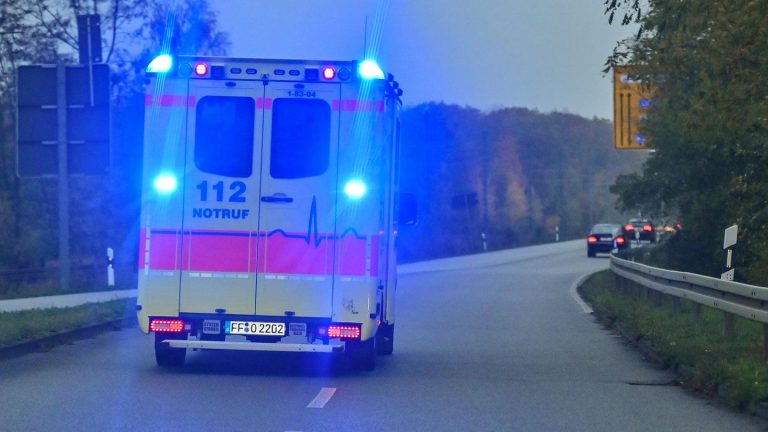 Brandenburg: Reisebus kippt im Spreewald um – neun Verletzte