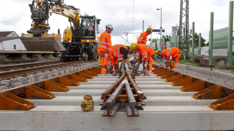 Schienenverkehr: Sanierung ist kein D-Zug: Bahn kommt bei Elektrifizierung kaum voran