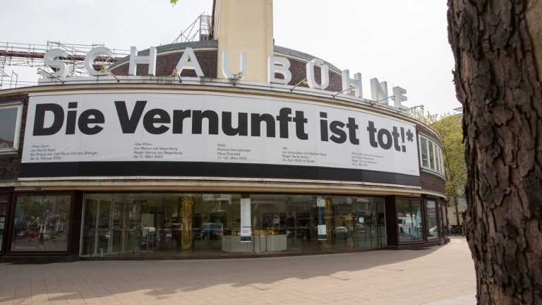 Haushaltskürzungen: Schaubühne erhöht Preise wegen Kürzungen in der Kultur