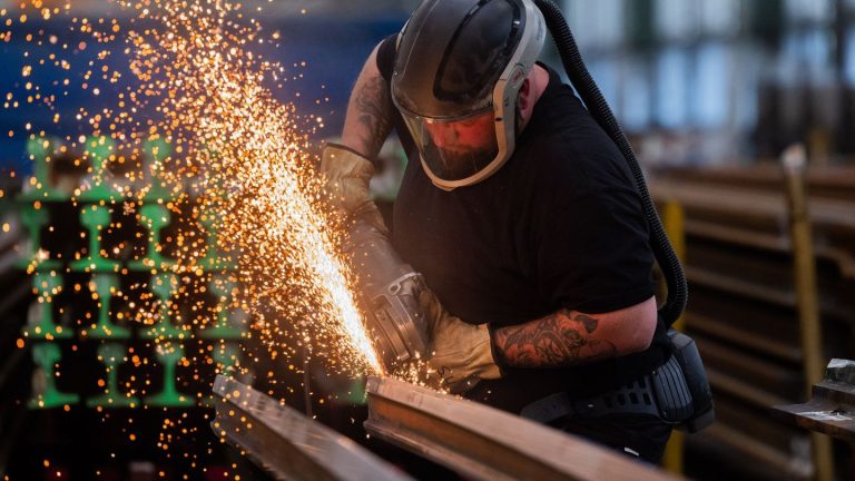 Konjunkturschwäche: Landtag: Sorgen um Industrie-Jobs und Wirtschaftskraft