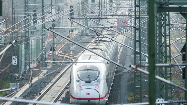 Schienennetz: Bundestag gibt Milliardengelder für die Bahn frei