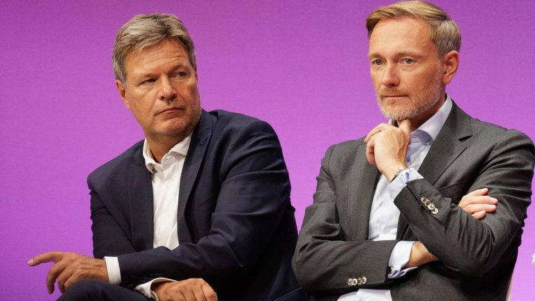 Mit einem Augenzwinkern: Lindner moniert Habeck-Aussage zu Auszahlungsmechanismus