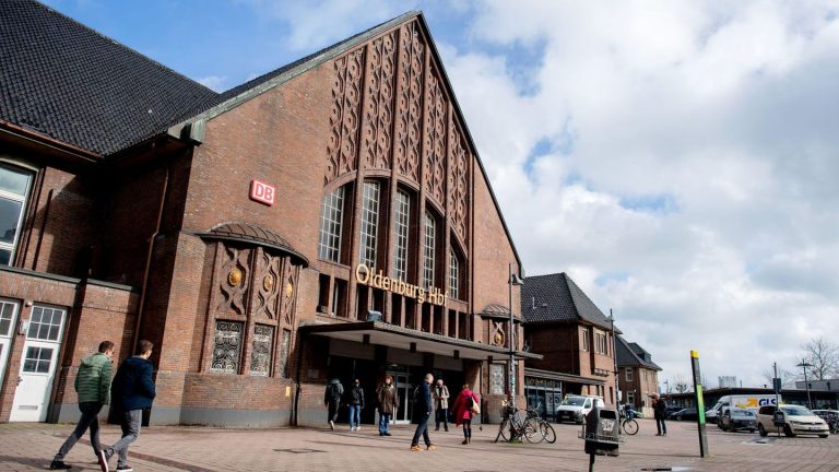 Zug bei Rangierfahrt entgleist: Bahnstrecke zwischen Oldenburg und Bremen gesperrt