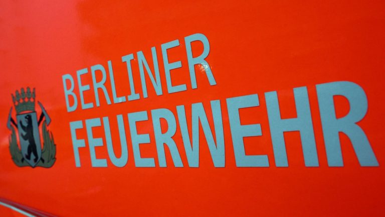 Feuer in Mehrfamilienhaus: Rentner stirbt nach Wohnungsbrand