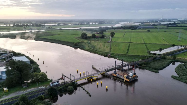 Nach Schiffskollisionen: Hoher Millionenschaden nach Unfällen bei Huntebrücke