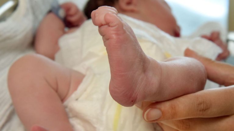 Neue Erdenbürgerin: Weihnachtsbaby Mathilda in Halle geboren