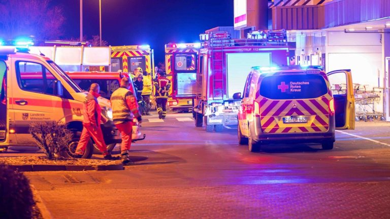 Großeinsatz: Substanz in Supermarkt – 15 Menschen in Krankenhaus