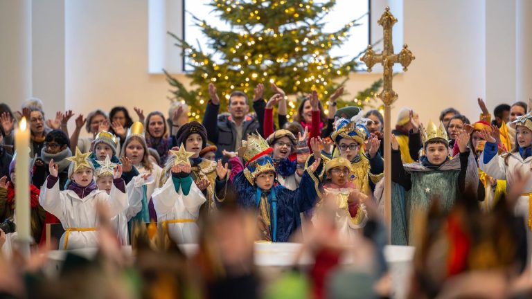 Religion: Erzbischof sendet Sternsinger in Berlin aus