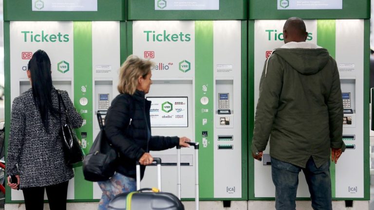 Bus und Bahn: ÖPNV-Tickets – Was wird 2025 teurer?