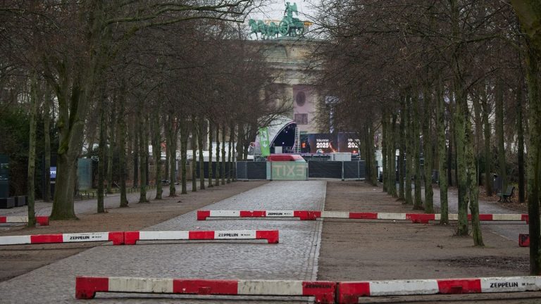 Jahreswechsel: Großeinsatz zu Silvester – Feuerwerk am Brandenburger Tor