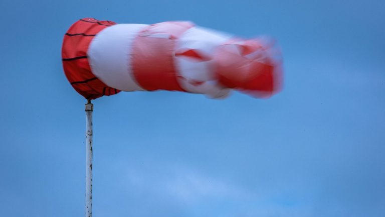 Warnung: Landkreis warnt wegen Sturm vor Abbrennen von Feuerwerk