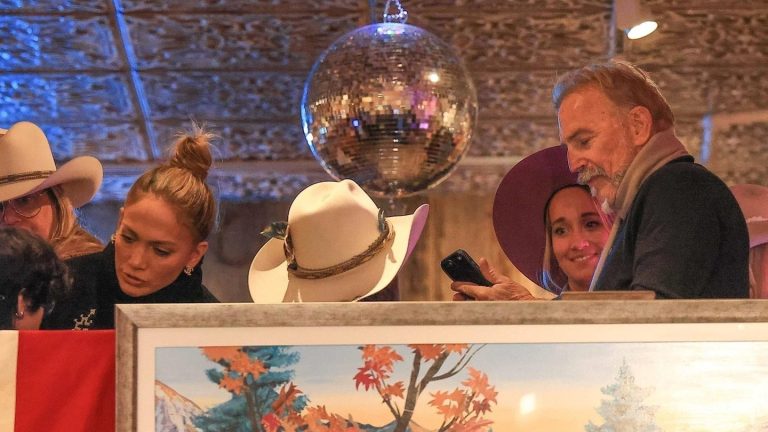 Leute von heute : Jennifer Lopez und Kevin Costner: Ski-Spaß in Aspen