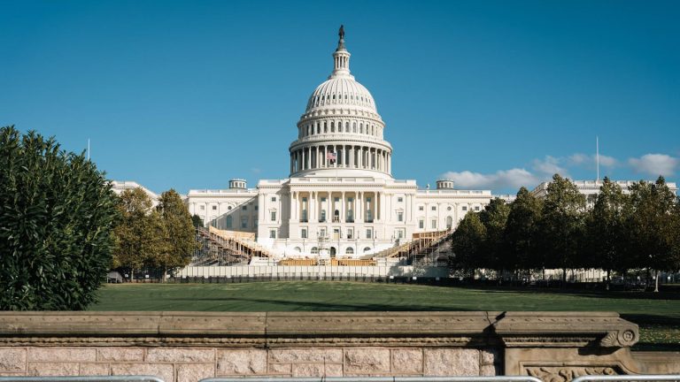 Haushaltsstreit: Stillstand der USA abgewendet: Kongress stimmt Übergangsetat zu