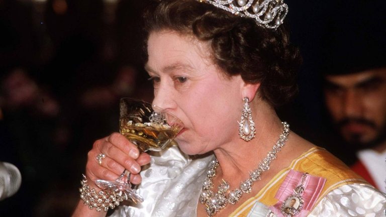 Silvester-Drink: Das Getränk der Könige: Warum Royals Champagner lieben