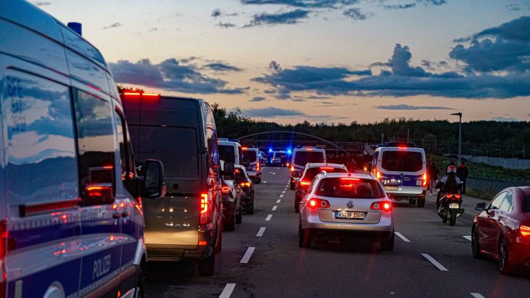 Nervenaufreibende Urlaubszeit: Mit diesen zehn Tipps trotzen Sie jedem Stau-Wahnsinn