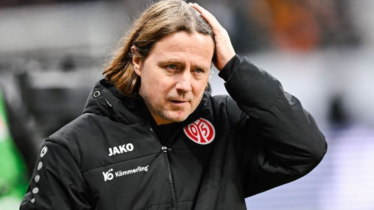 Fußball-Bundesliga: Magen-Darm-Infekt: Mainz-Coach fehlt zum Trainingsauftakt