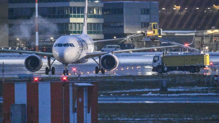 Wetter: Vereiste Flugzeuge – Verspätungen am Stuttgarter Flughafen