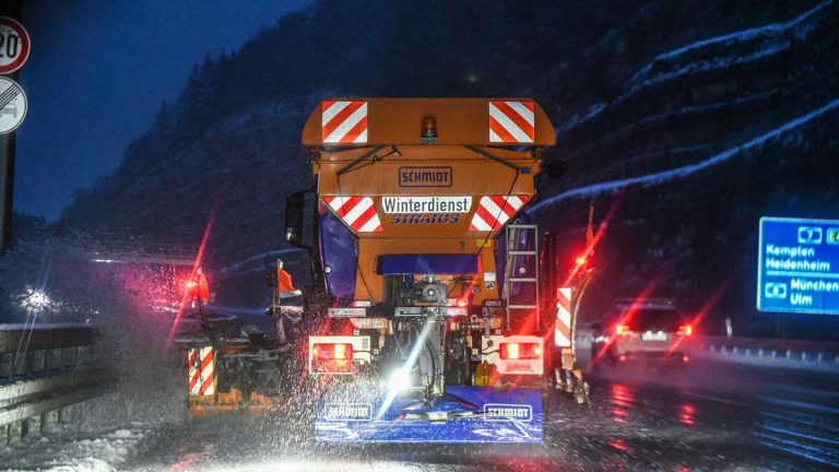 Schnee und Glatteis: Winterwetter führt zu Unfällen und Verspätungen im Südwesten